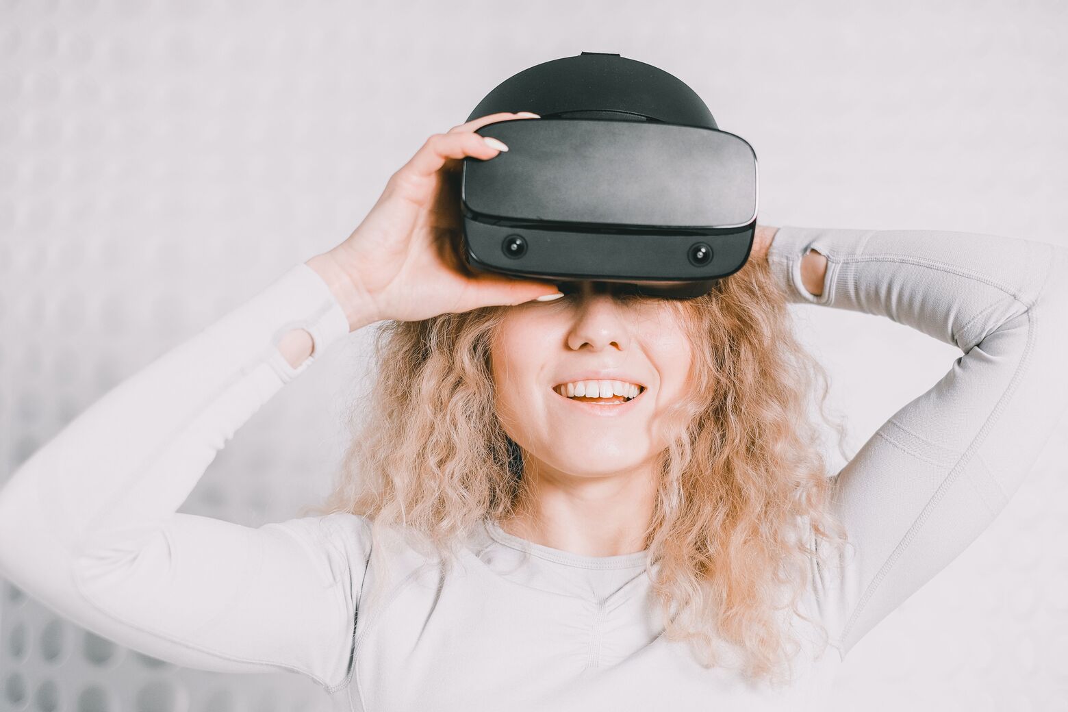 VR headset display and protection setup